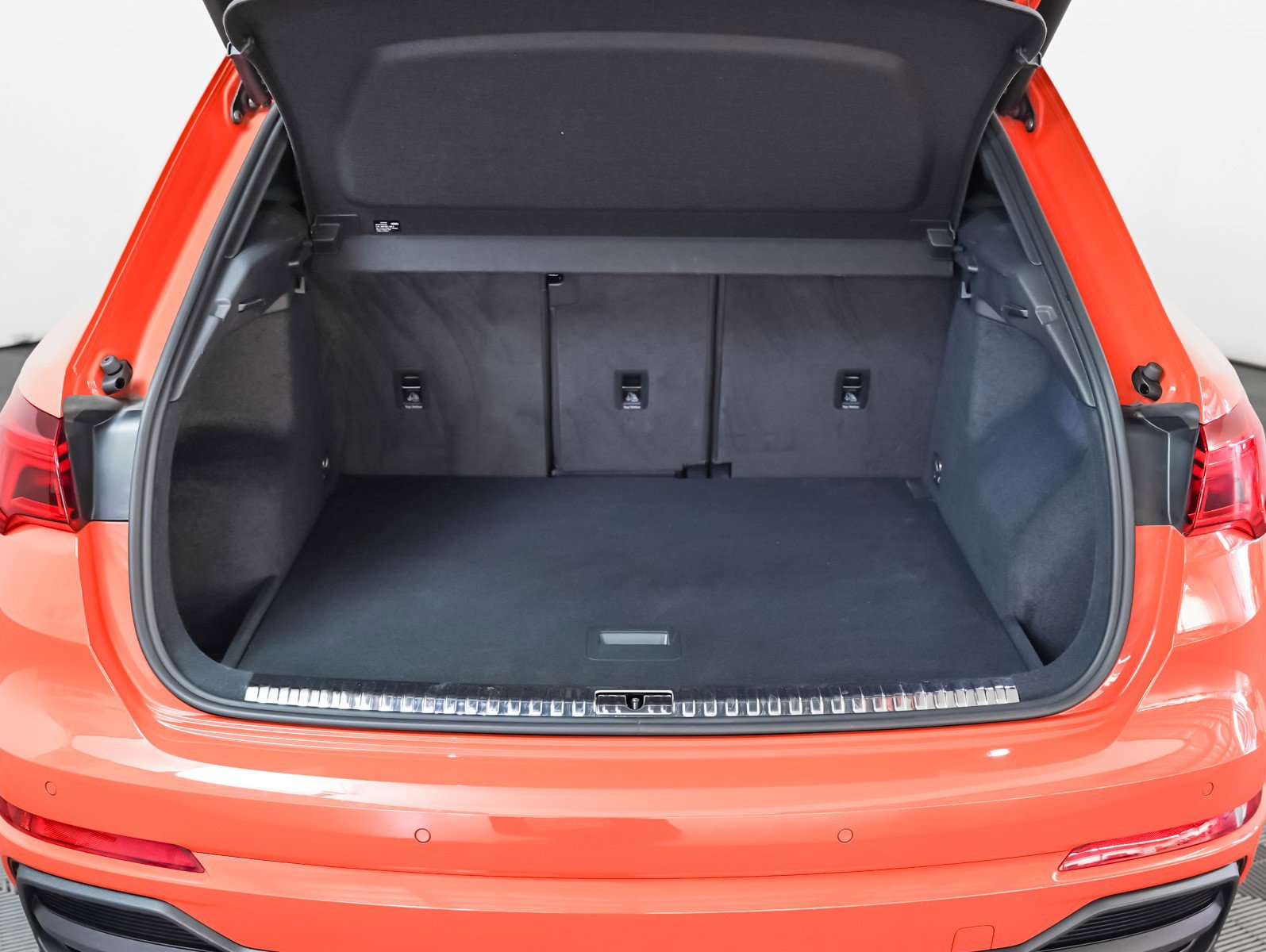 Certified 2023 Audi Q3 2.0T Premium w/ Black Optic Sport Package image 12