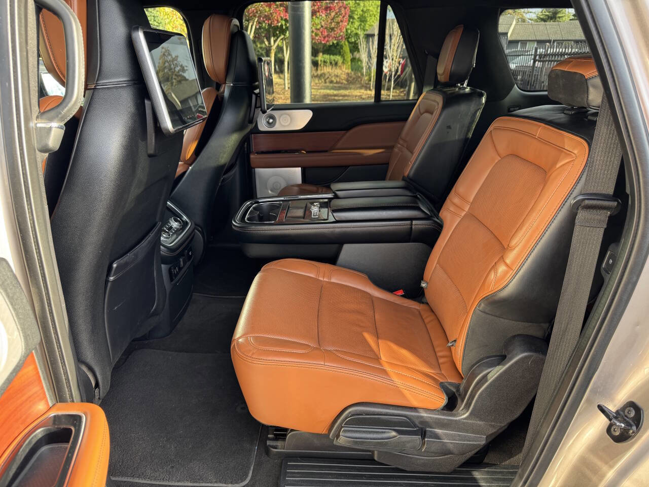 Used 2019 Lincoln Navigator L Reserve image 14