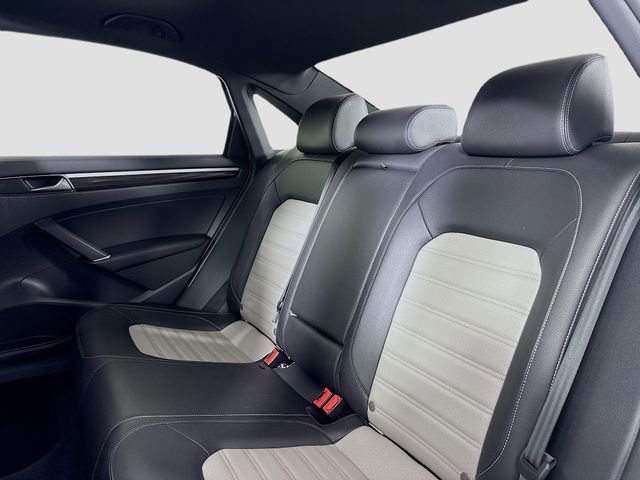Used 2018 Volkswagen Passat 3.6 image 24