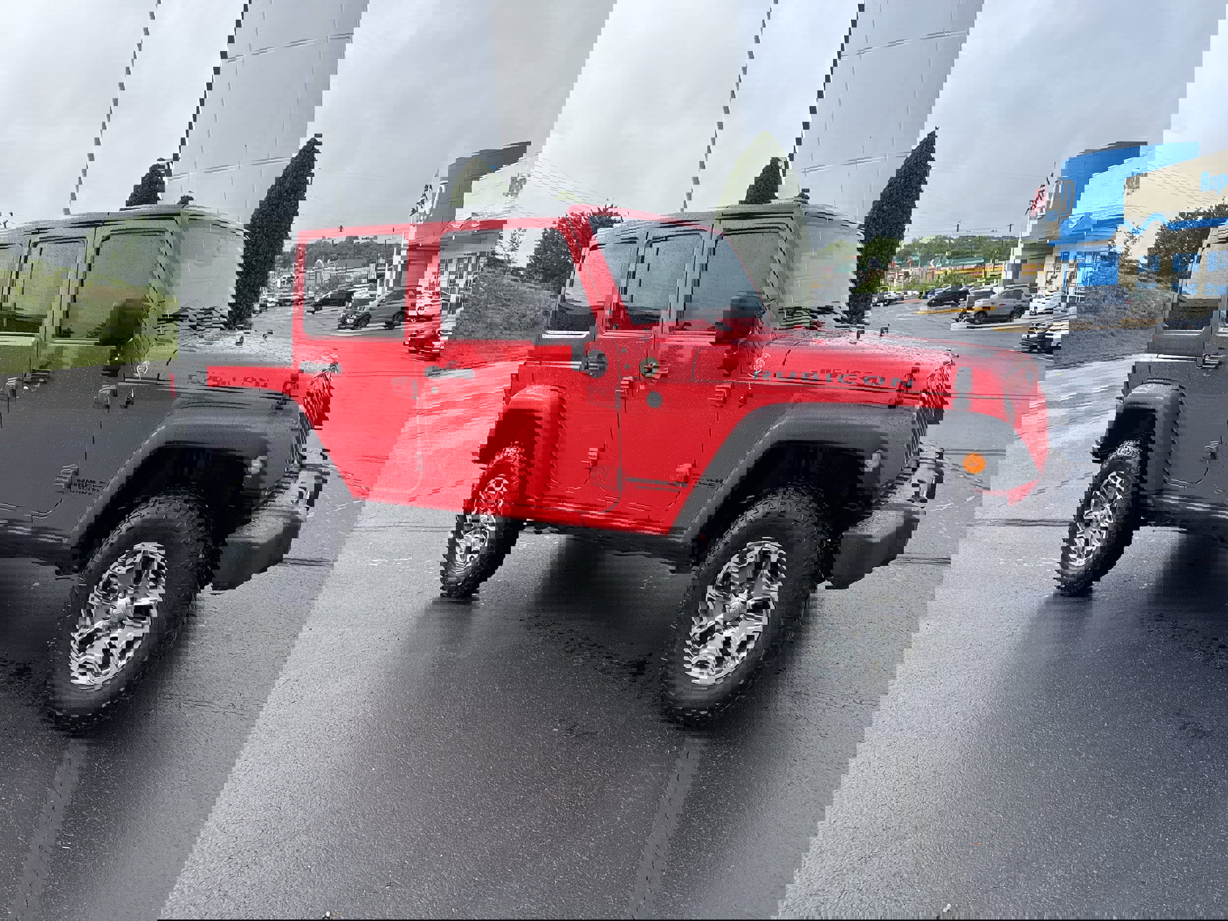 Used 2015 Jeep Wrangler Unlimited Rubicon w/ Connectivity Group AWD/4WD image 1