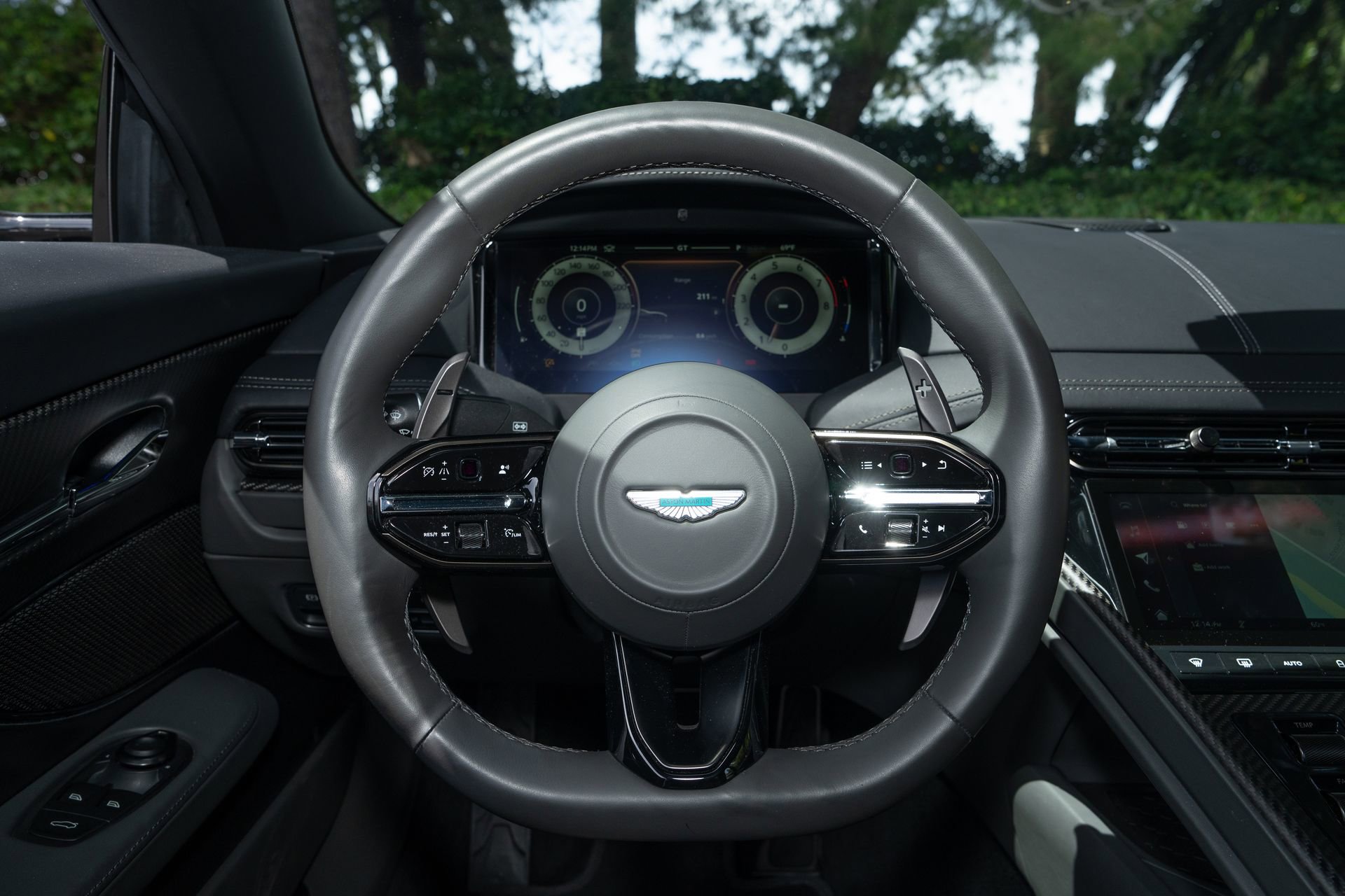 Used 2024 Aston Martin DB12 Coupe RWD image 12