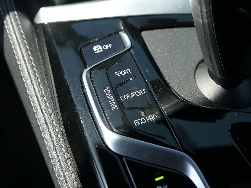 Used 2023 BMW M550i xDrive w/ Executive Package AWD/4WD image 22