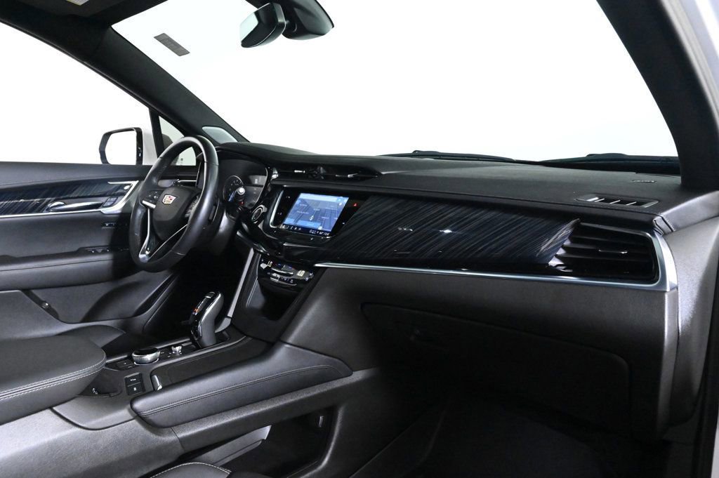 Used 2024 Cadillac XT6 Premium Luxury image 15