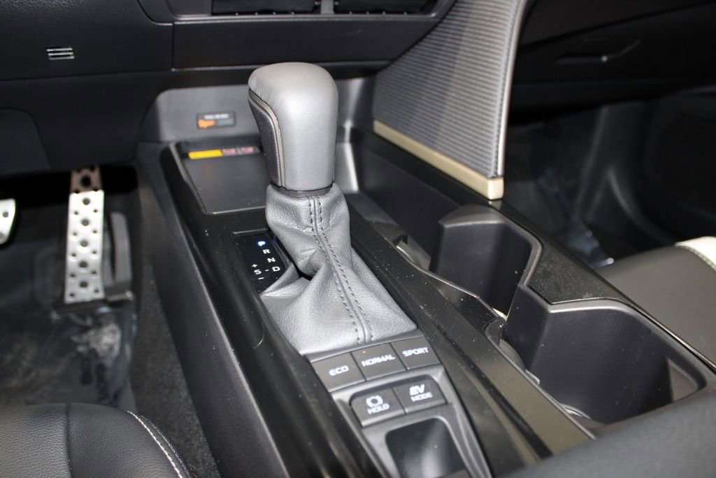 Used 2025 Toyota Camry SE image 36