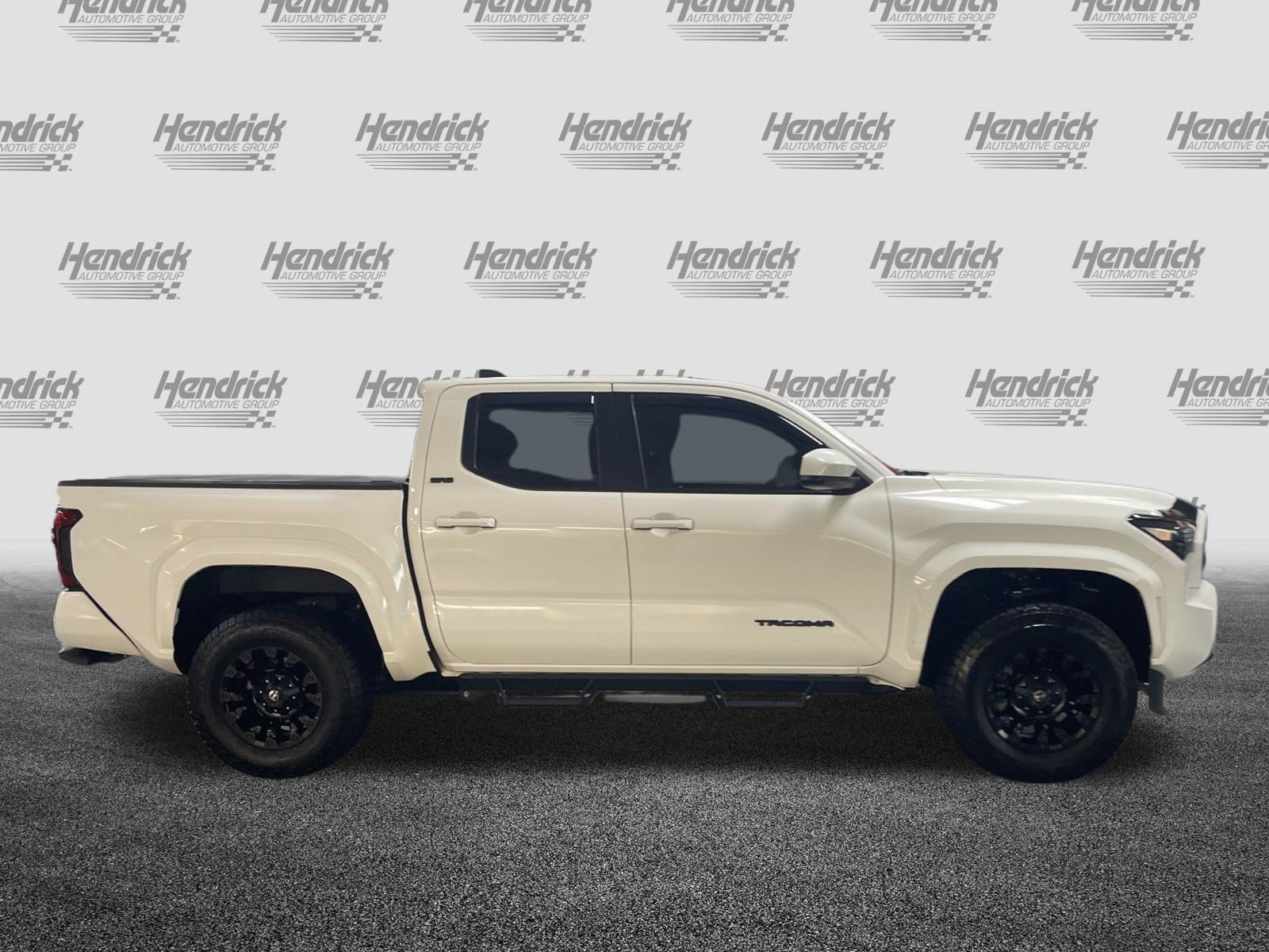 Used 2025 Toyota Tacoma SR5 AWD/4WD image 11