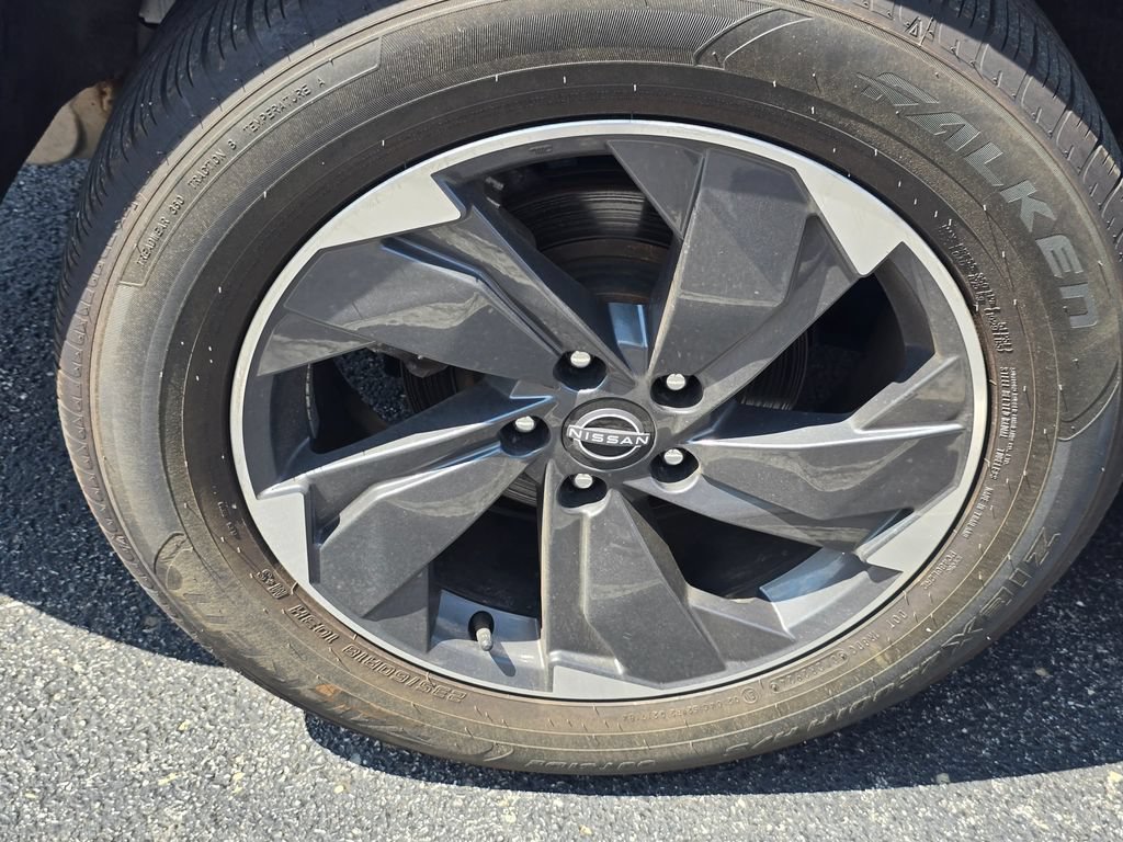 Used 2025 Nissan Rogue SV FWD image 9