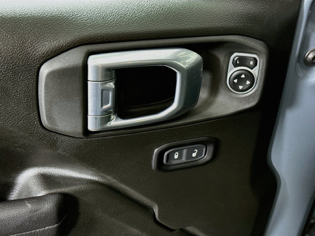 Used 2025 Jeep Wrangler Unlimited Sport AWD/4WD image 22