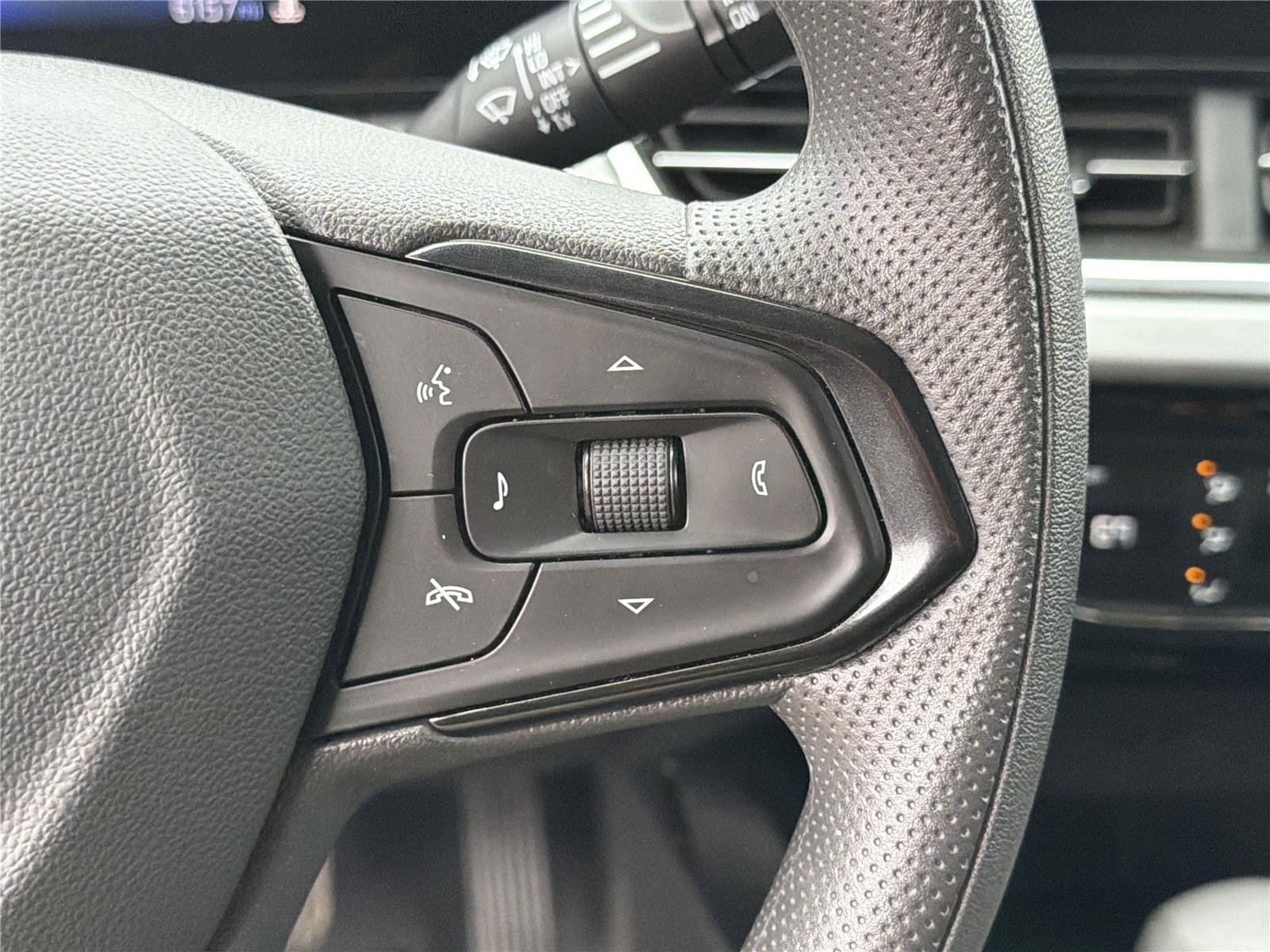 Used 2025 Chevrolet Trax LT image 25