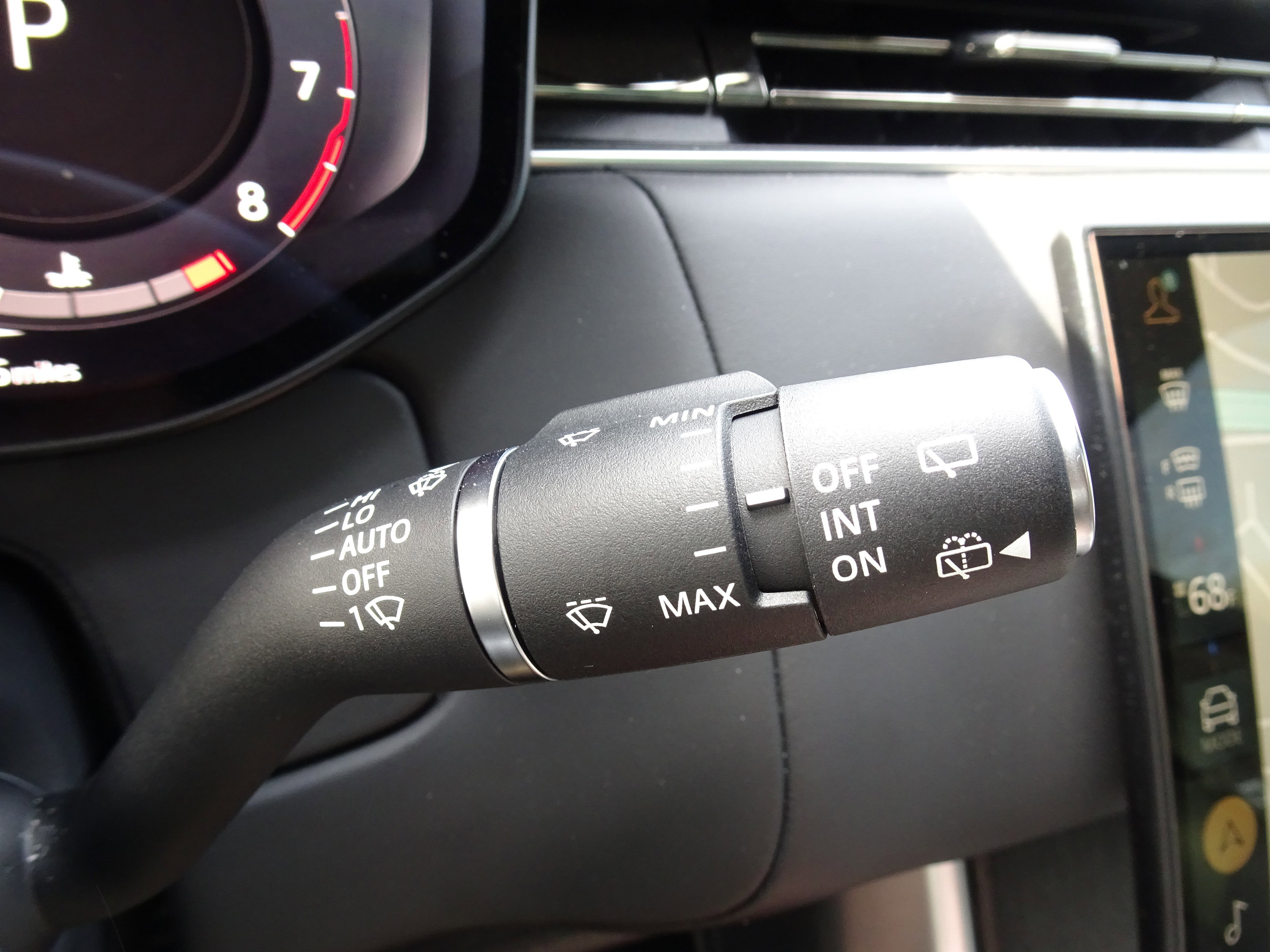 Certified 2024 Land Rover Range Rover SE AWD/4WD image 33