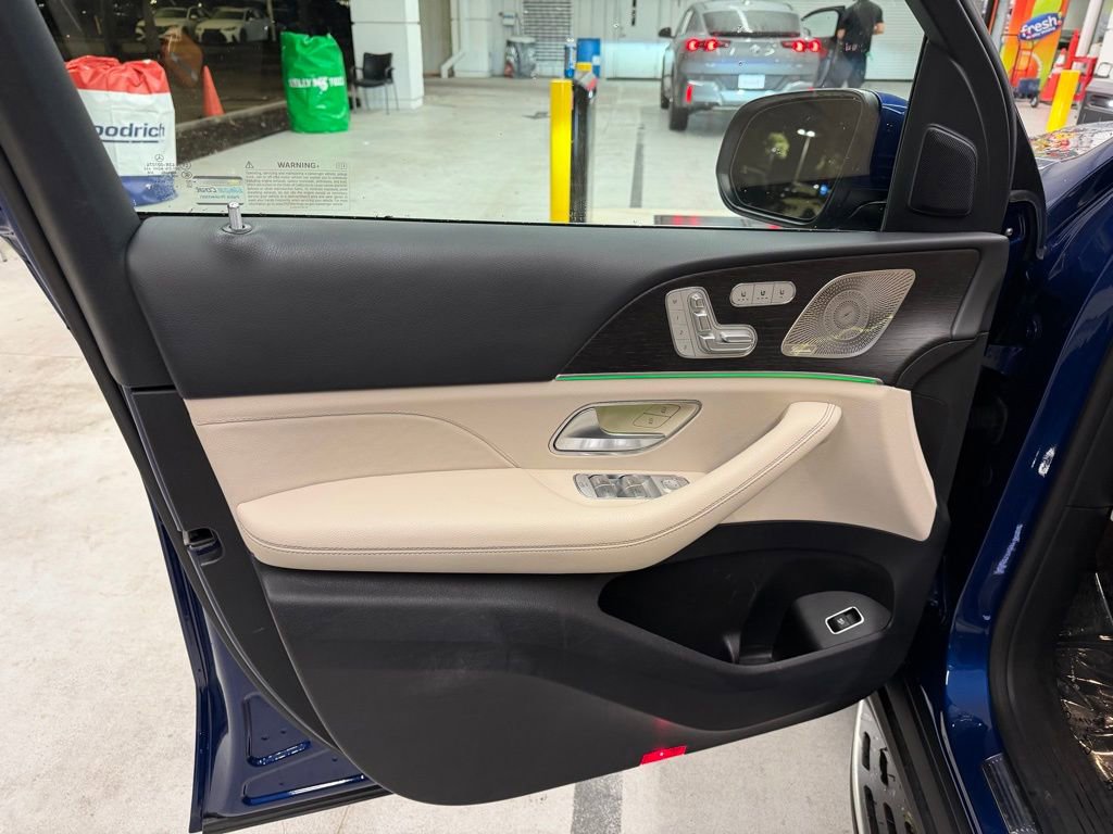 Used 2022 Mercedes-Benz GLS 450 4MATIC image 13