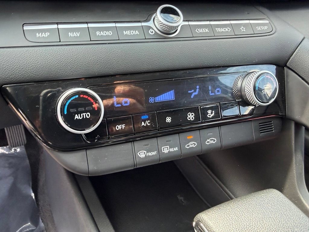 Certified 2024 Hyundai Elantra SEL FWD image 30