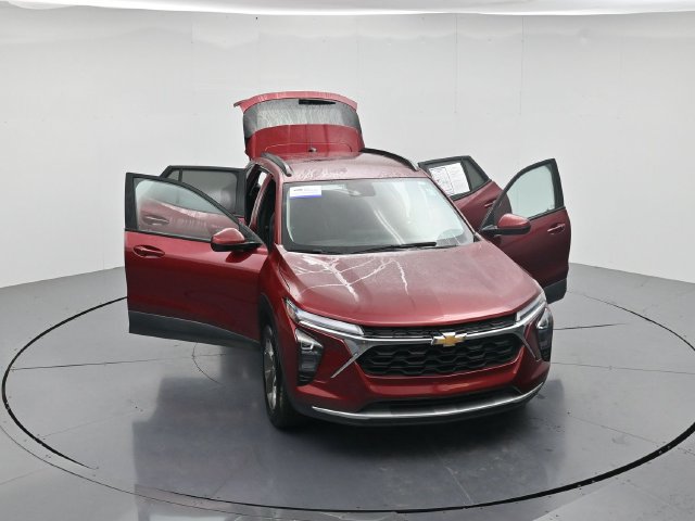 Used 2025 Chevrolet Trax LT w/ LT Convenience Package FWD image 51