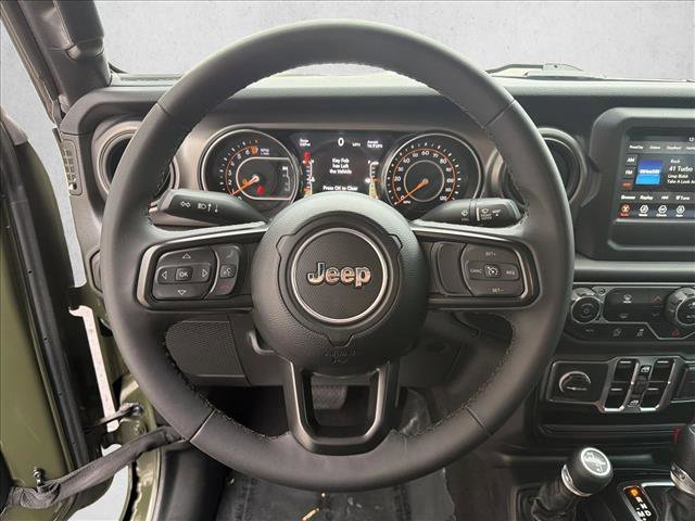 Used 2023 Jeep Gladiator Willys image 12
