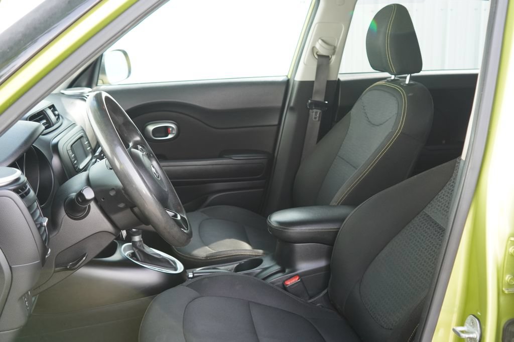 Used 2016 Kia Soul + FWD image 12