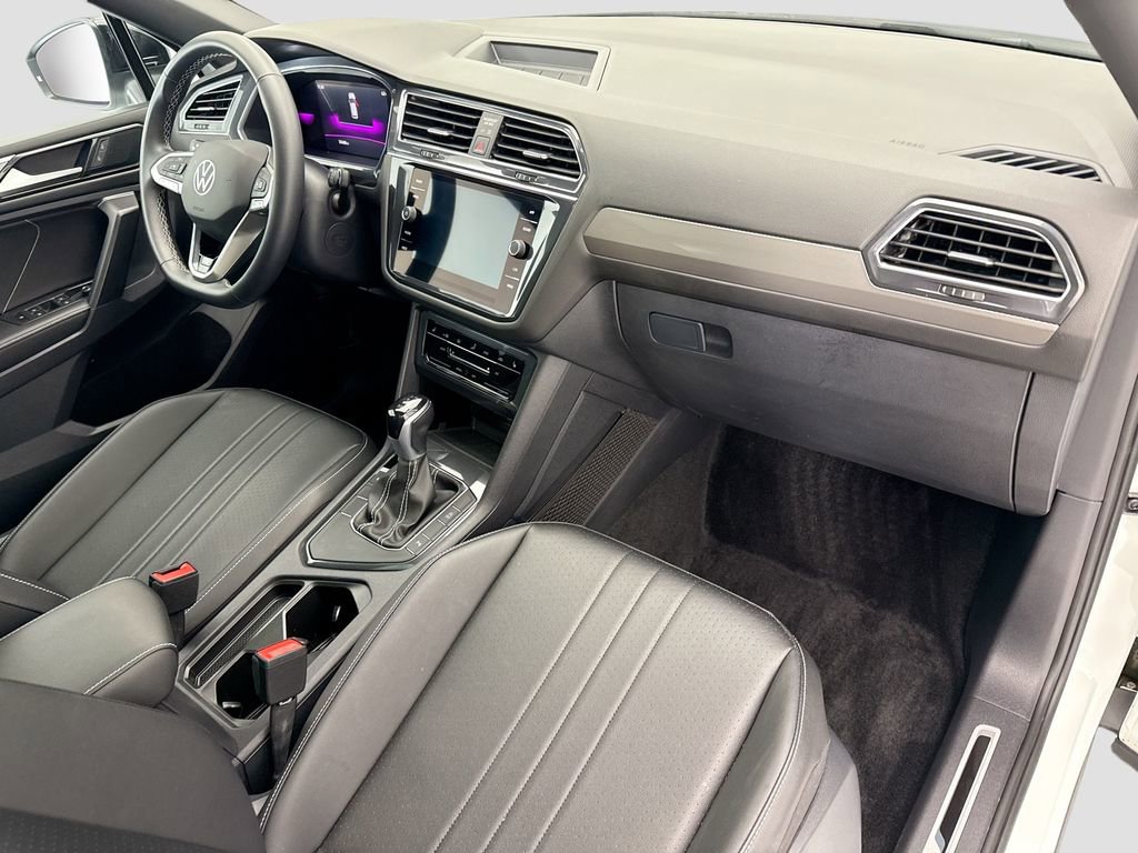 Used 2023 Volkswagen Tiguan SE R-Line FWD image 15