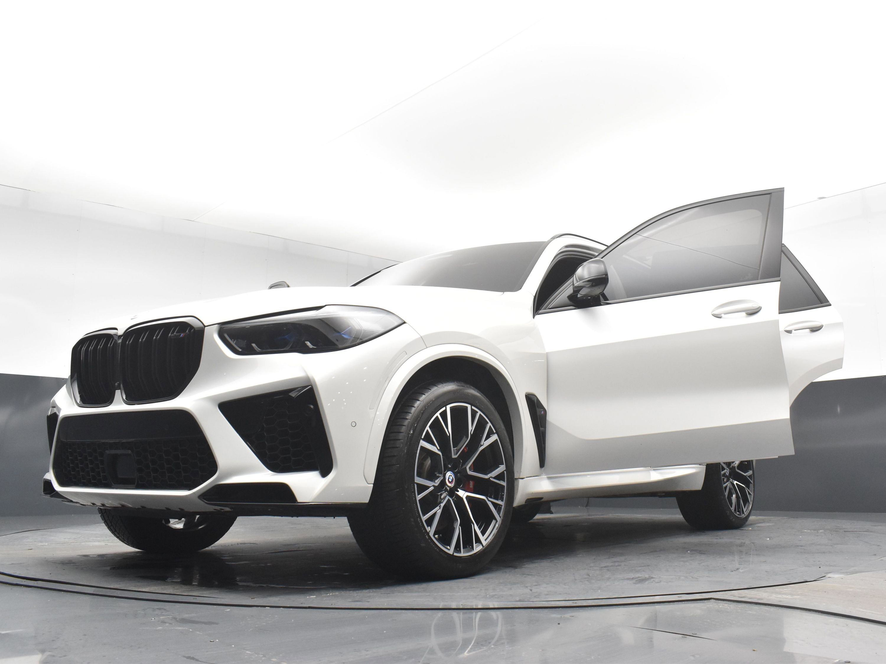 Used 2023 BMW X5 M w/ Competition Package image 35