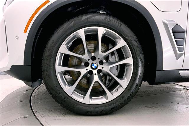 New 2026 BMW X5 xDrive50e image 9