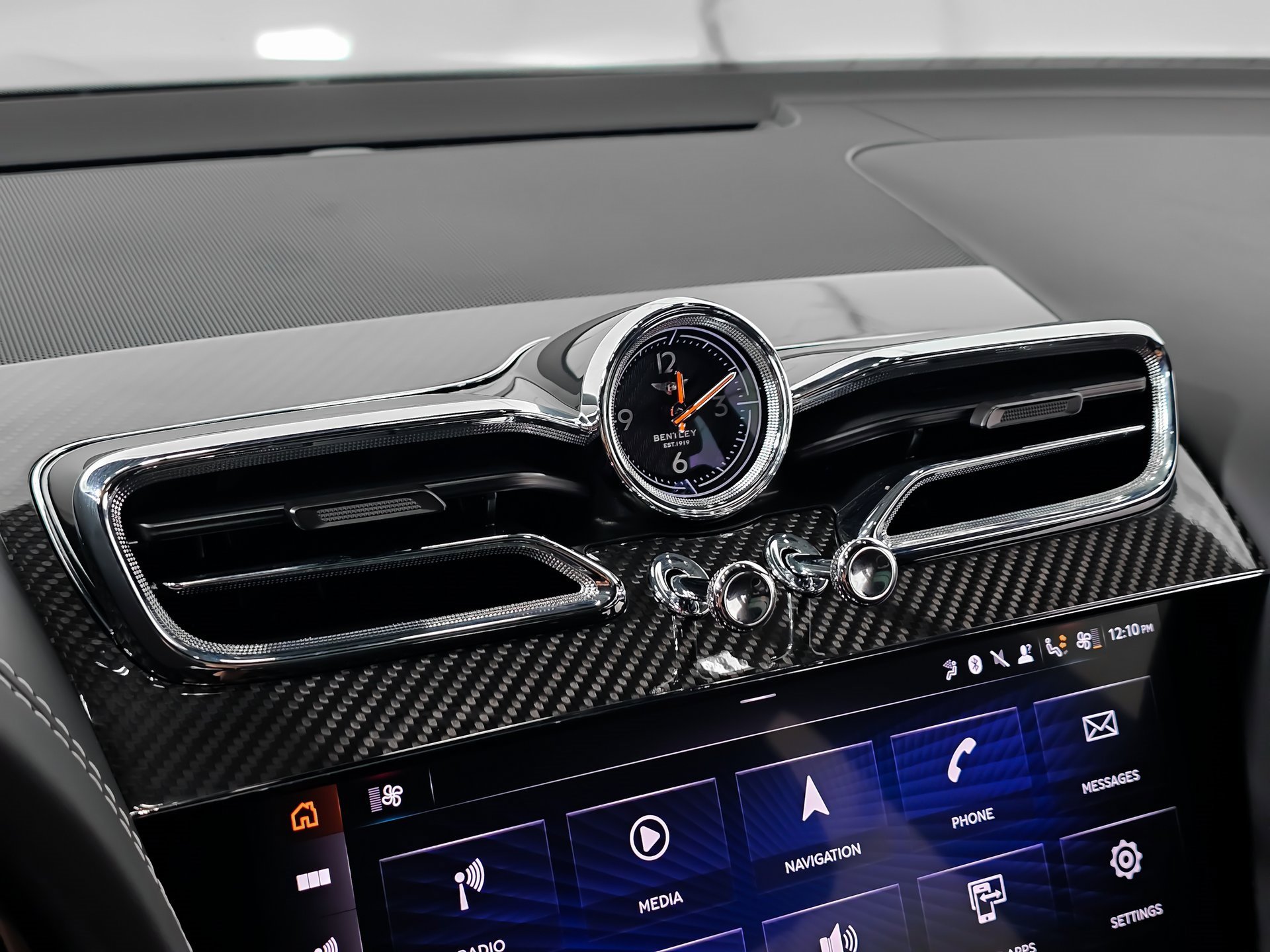 Used 2023 Bentley Bentayga Extended Wheelbase image 32