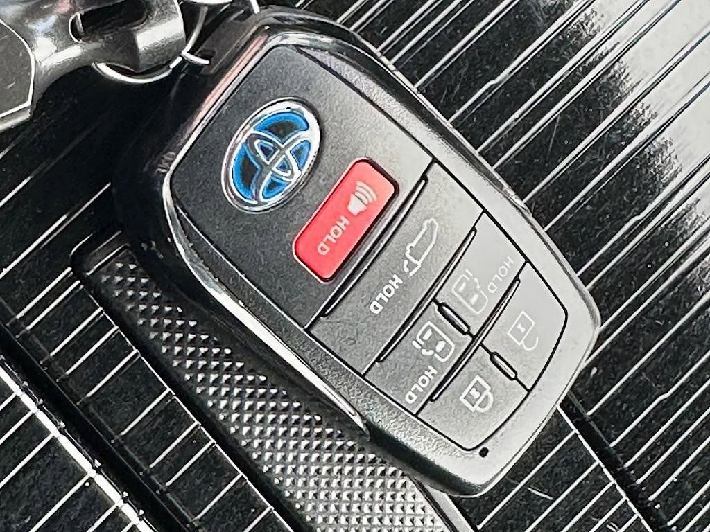 Used 2025 Toyota Sienna XSE AWD/4WD image 31