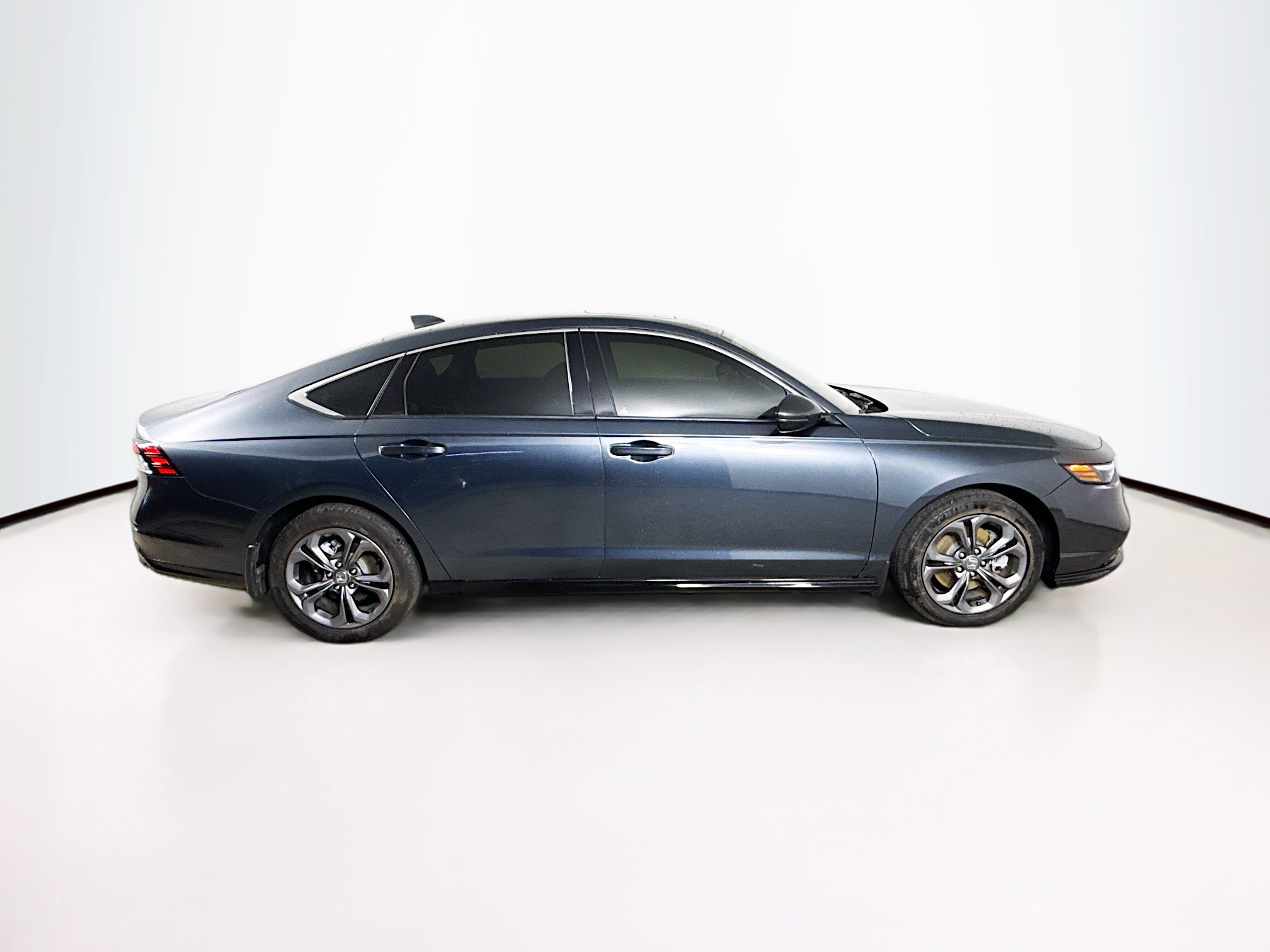 Certified 2024 Honda Accord EX-L image 2