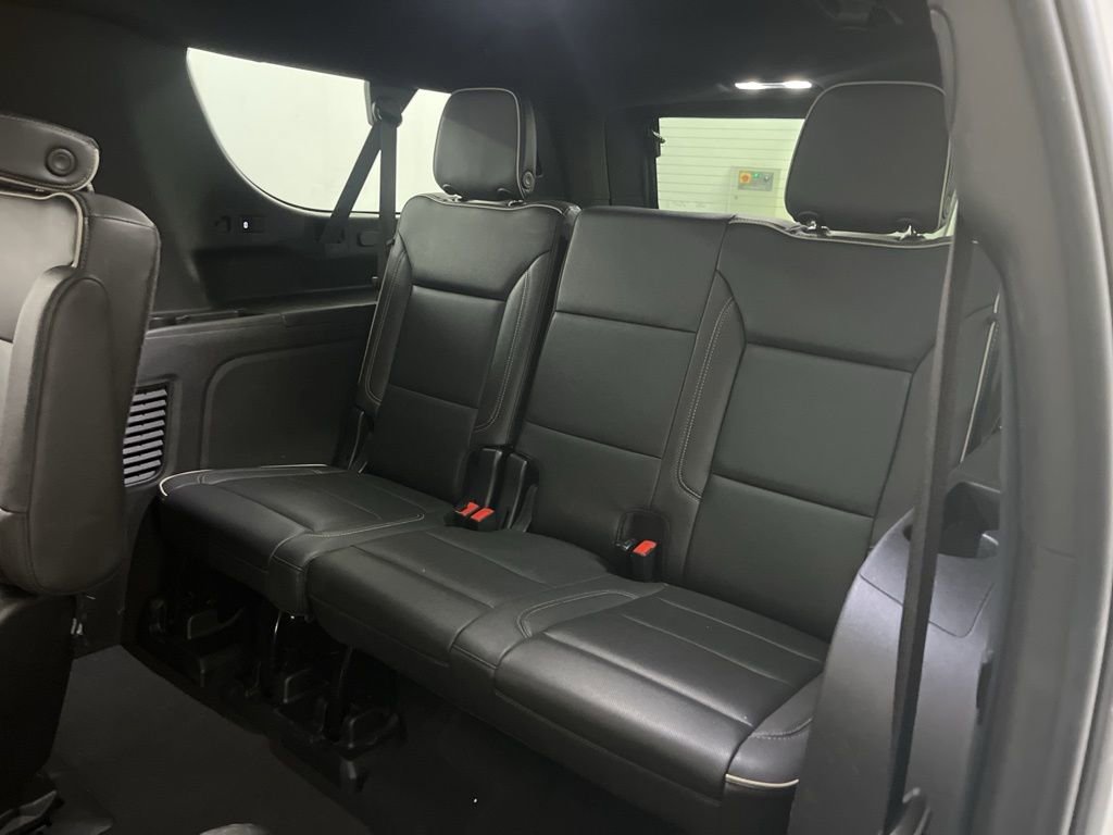 Used 2023 Chevrolet Suburban Premier image 20