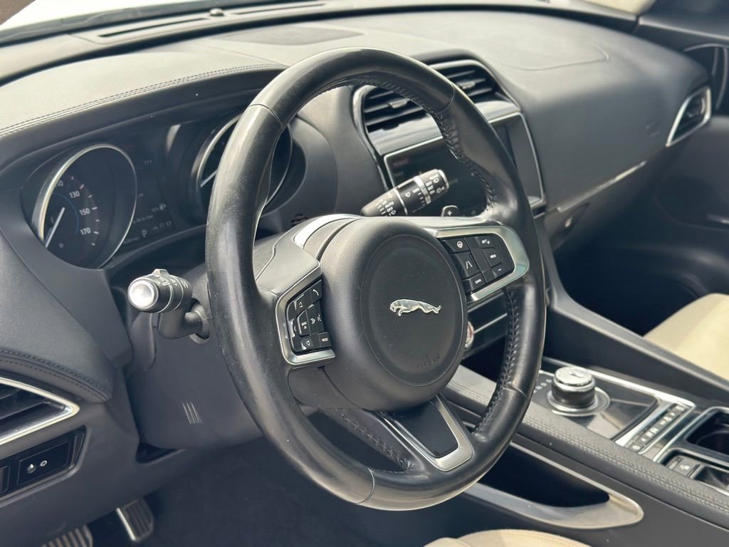 Used 2019 Jaguar F-PACE Prestige AWD/4WD image 18
