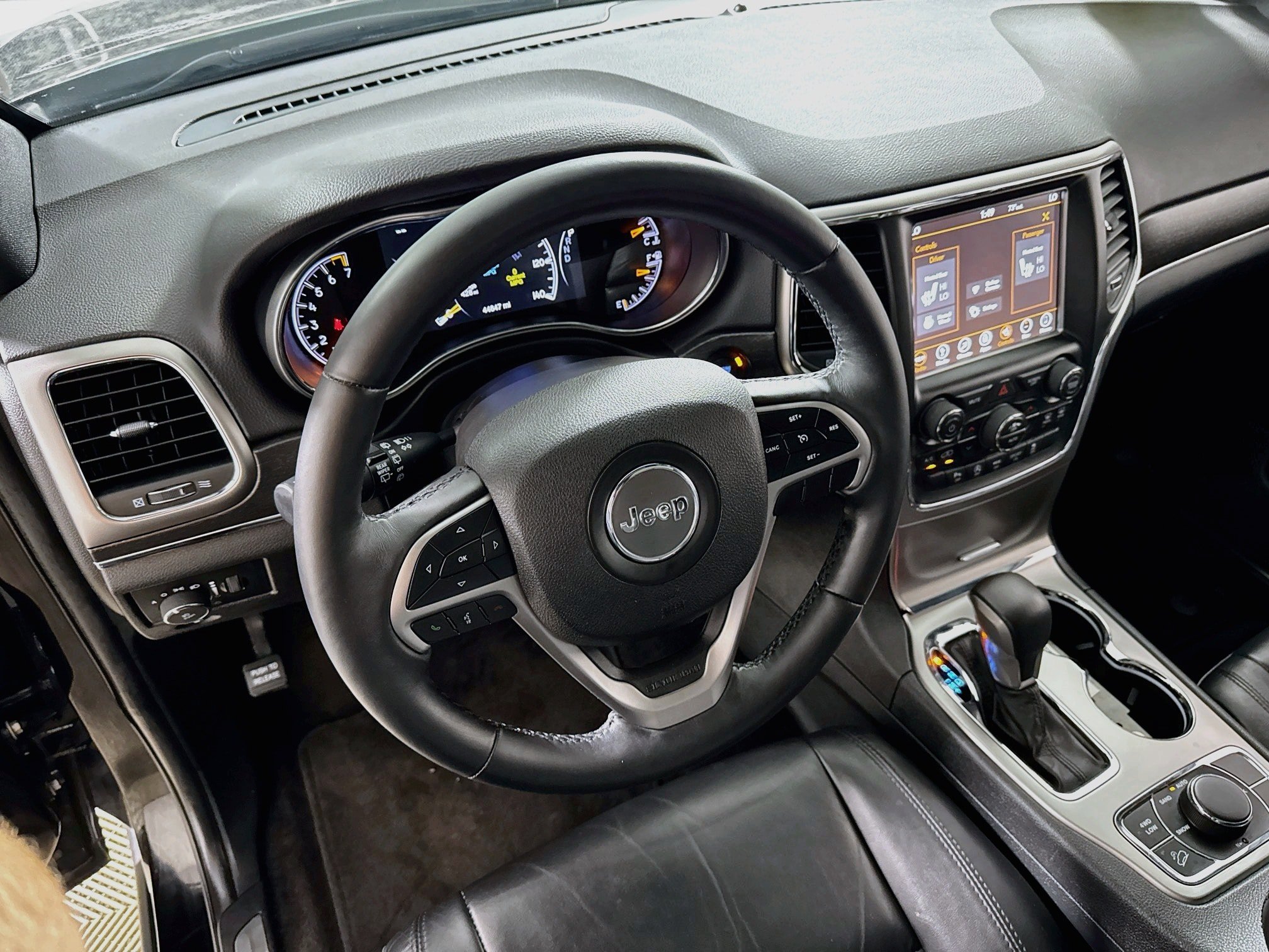 Used 2018 Jeep Grand Cherokee Limited AWD/4WD image 24