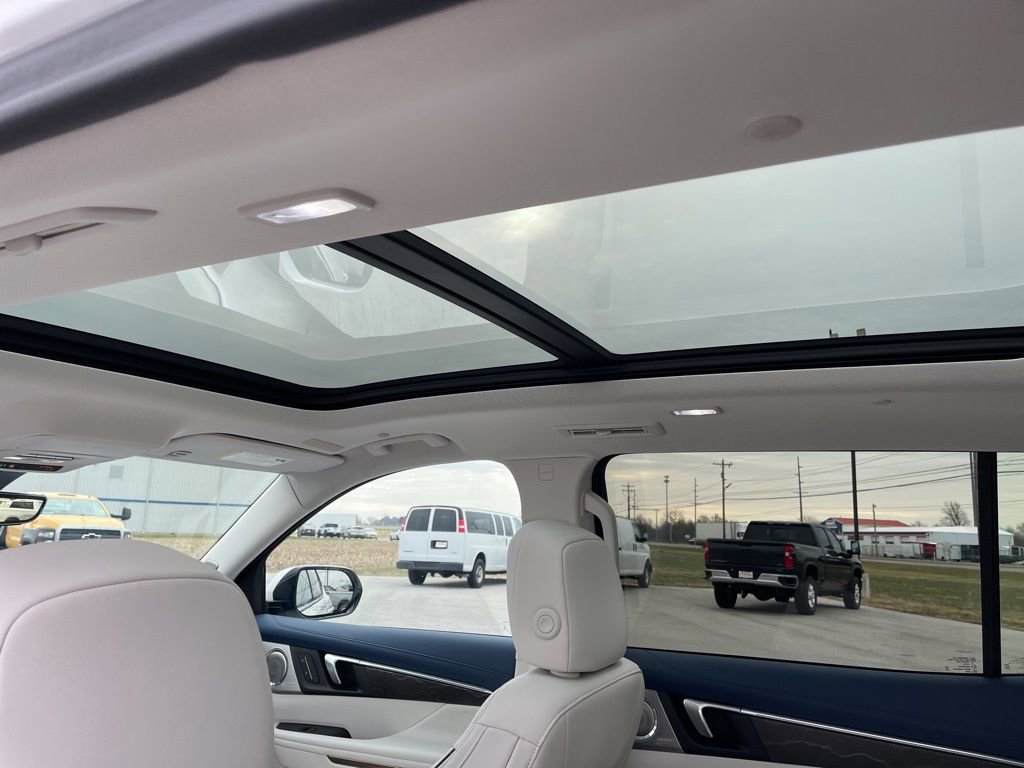 Used 2025 Buick Enclave Avenir w/ Super Cruise Package image 31