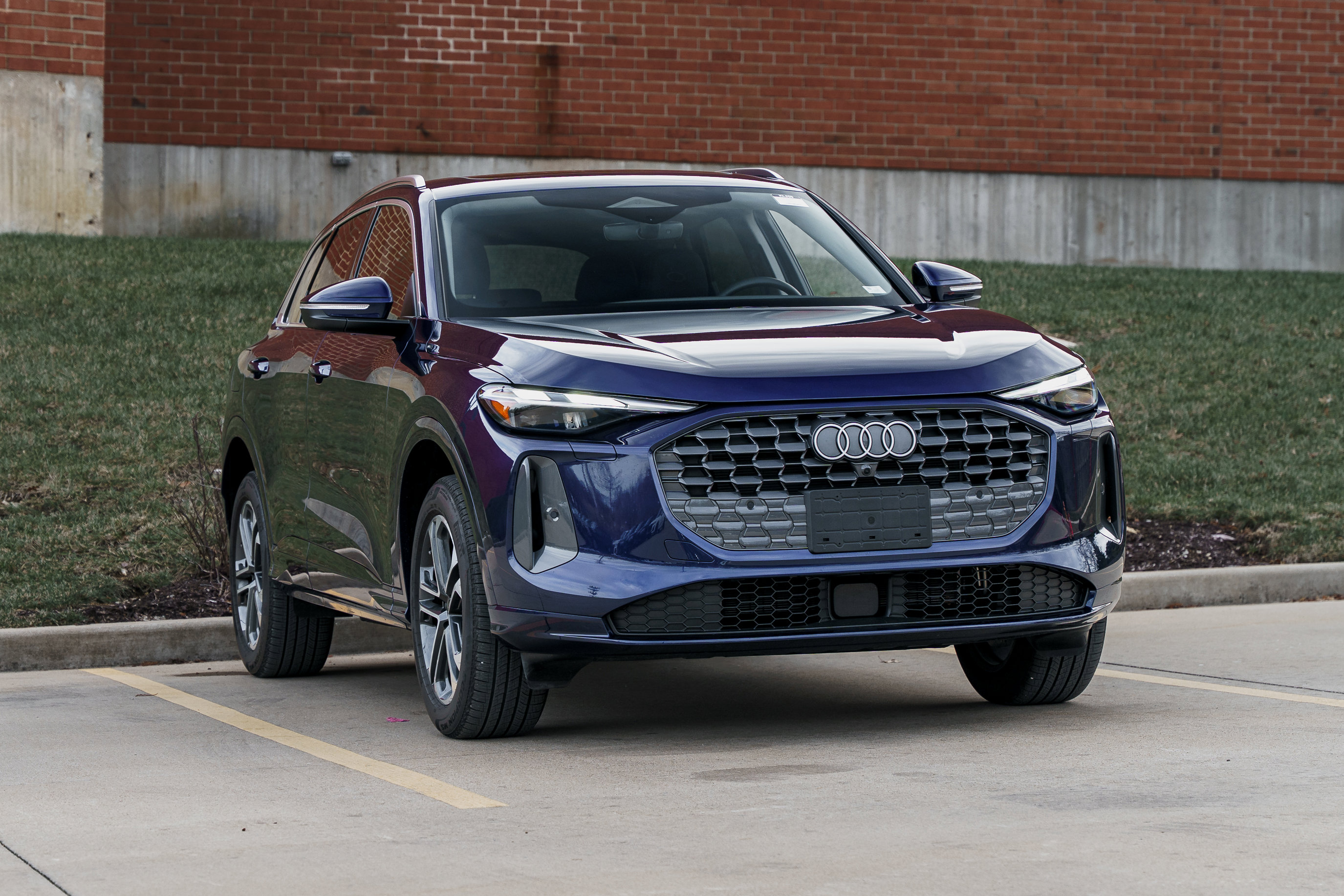 Certified 2025 Audi Q5 Premium w/ Convenience Package image 1