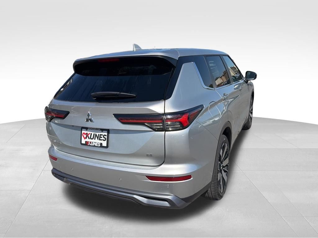 Used 2025 Mitsubishi Outlander SE FWD image 9