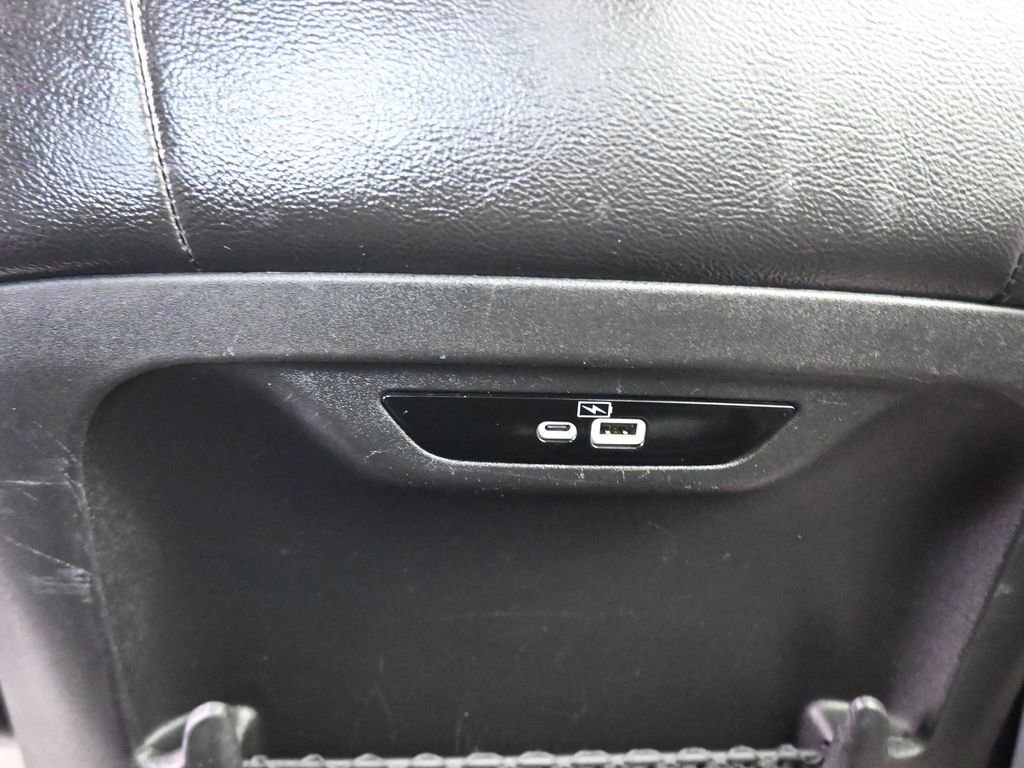 Used 2022 Chrysler Pacifica Touring-L image 38