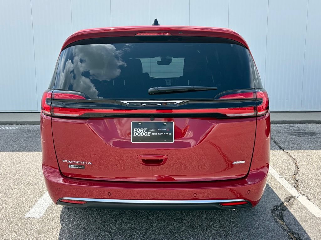 New 2027 Chrysler Pacifica Select w/ Family Tech Group AWD/4WD image 4