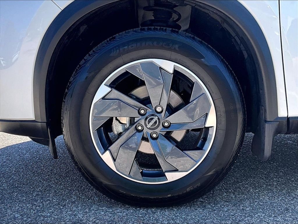 Used 2025 Nissan Rogue SV AWD/4WD image 7