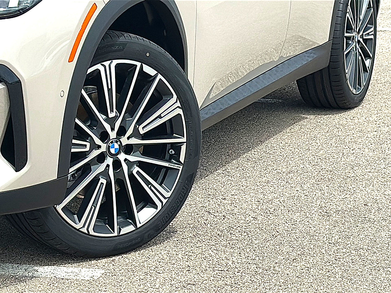New 2026 BMW X2 xDrive28i w/ Technology Package AWD/4WD image 3