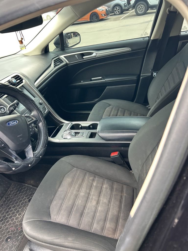 Used 2019 Ford Fusion SE image 7
