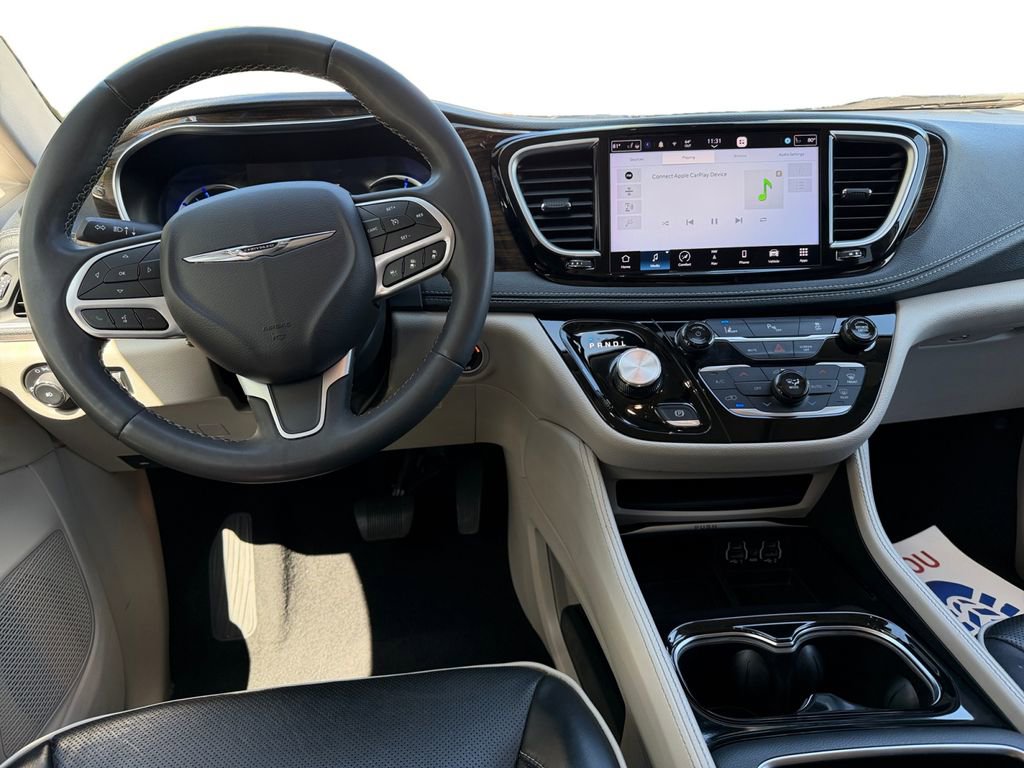 Used 2023 Chrysler Pacifica Limited image 10