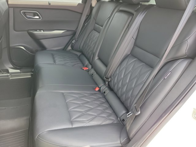 Used 2022 Nissan Rogue Platinum w/ Head-Up Display Package image 16