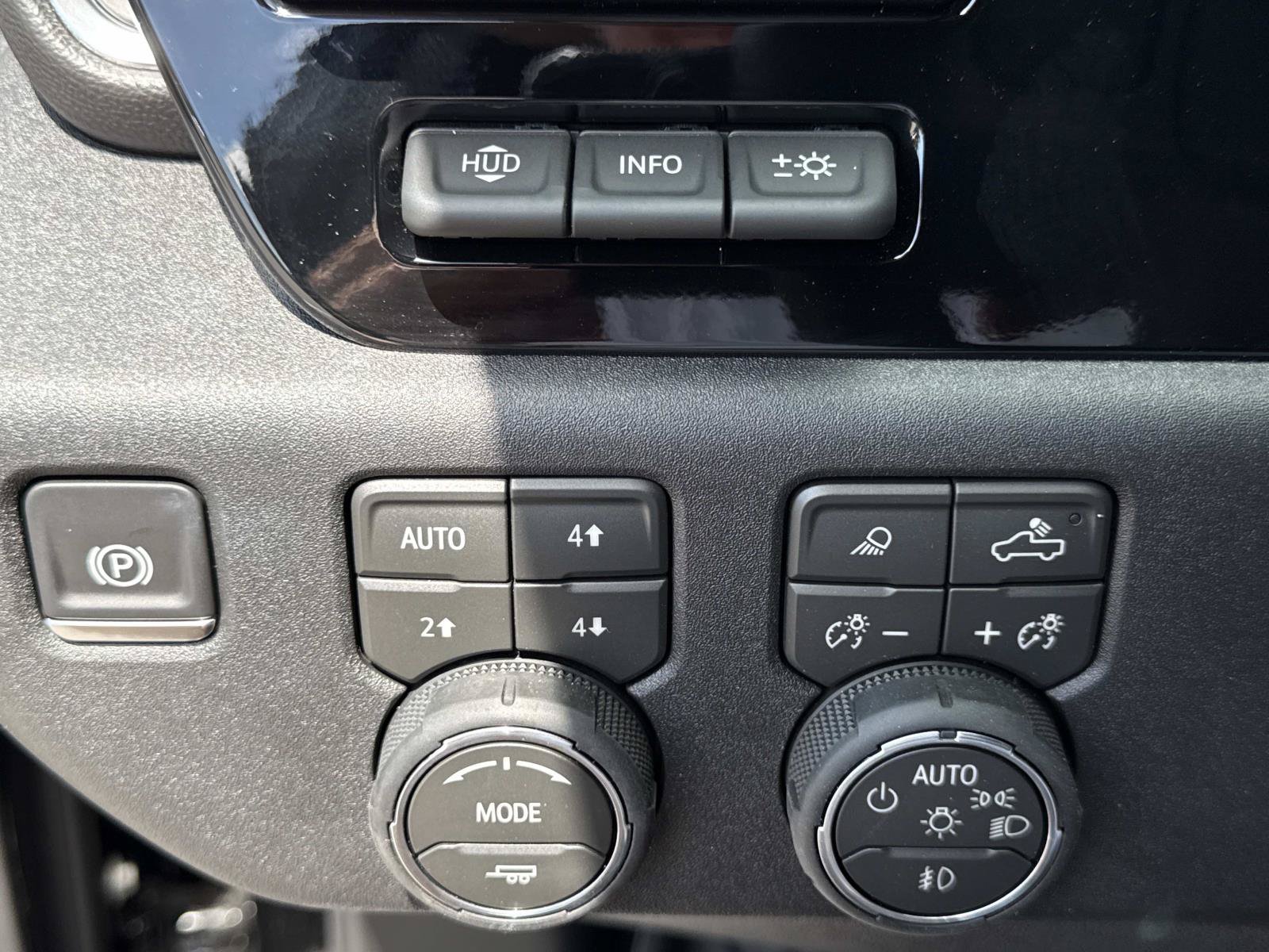 New 2026 Chevrolet Silverado 2500 LTZ w/ LTZ Plus Package AWD/4WD image 33