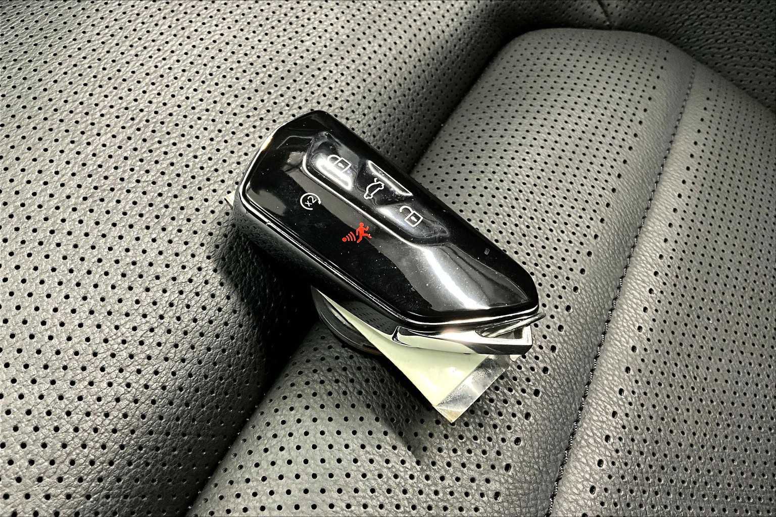 Used 2025 Volkswagen Atlas Cross Sport SEL image 14