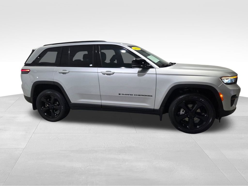 Used 2022 Jeep Grand Cherokee Altitude image 22
