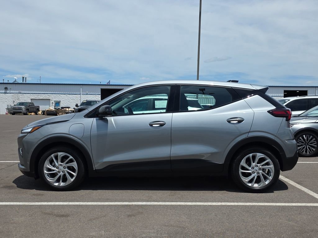 Used 2027 Chevrolet Bolt LT w/ Comfort Package FWD image 2