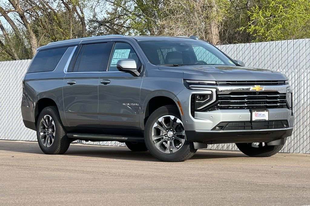 New 2026 Chevrolet Suburban LT image 2