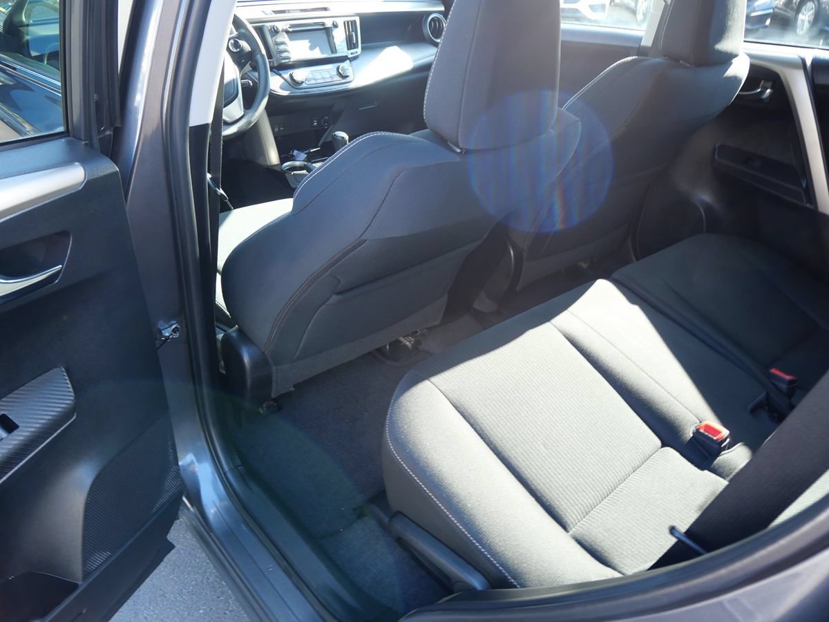 Used 2015 Toyota RAV4 XLE AWD/4WD image 17
