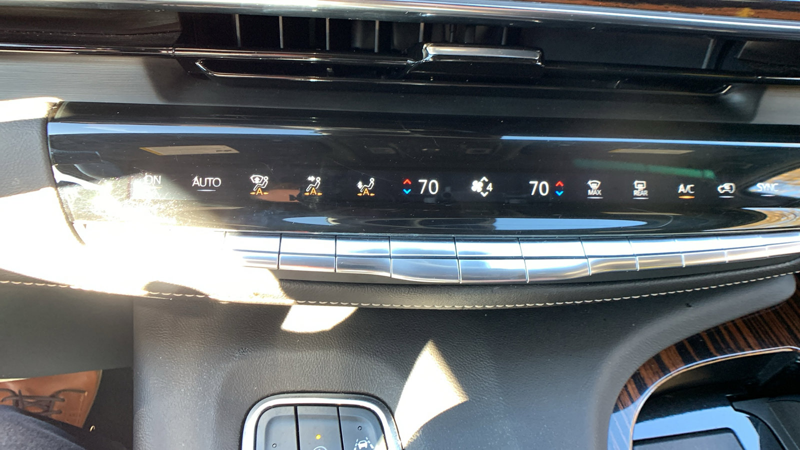 Used 2022 Cadillac Escalade Luxury image 16