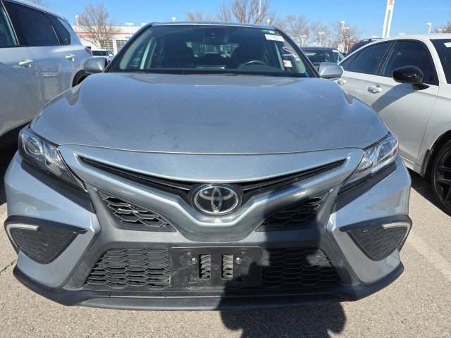 Used 2023 Toyota Camry SE image 2