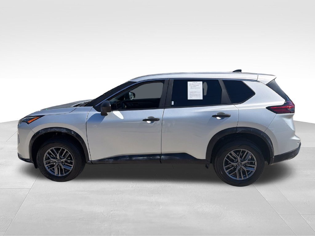 Used 2024 Nissan Rogue S AWD/4WD image 2