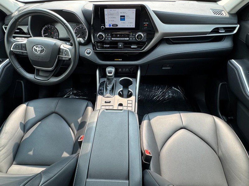 Certified 2024 Toyota Highlander XLE image 11