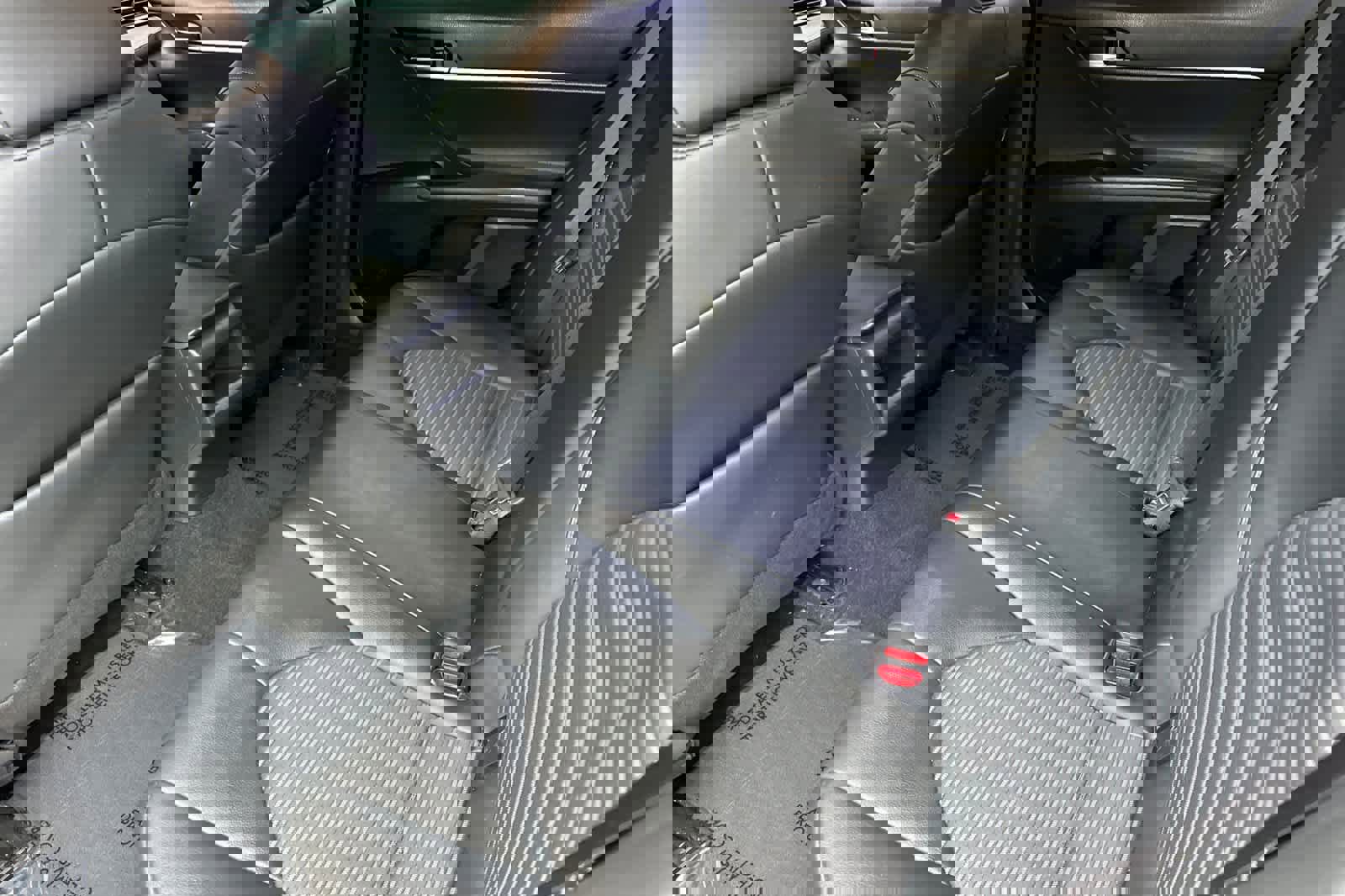 Used 2022 Toyota Camry SE image 4