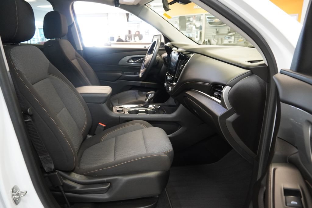 Used 2021 Chevrolet Traverse LT image 38
