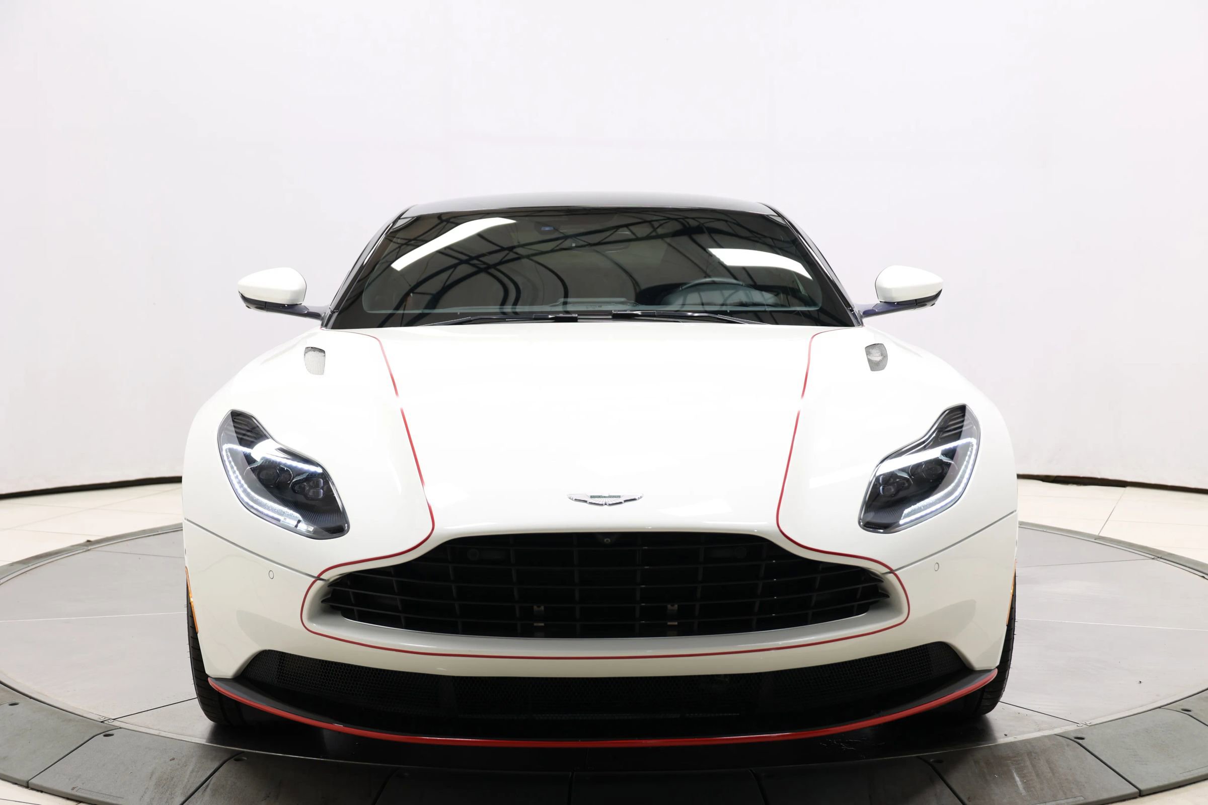 Used 2018 Aston Martin DB11 Coupe image 78